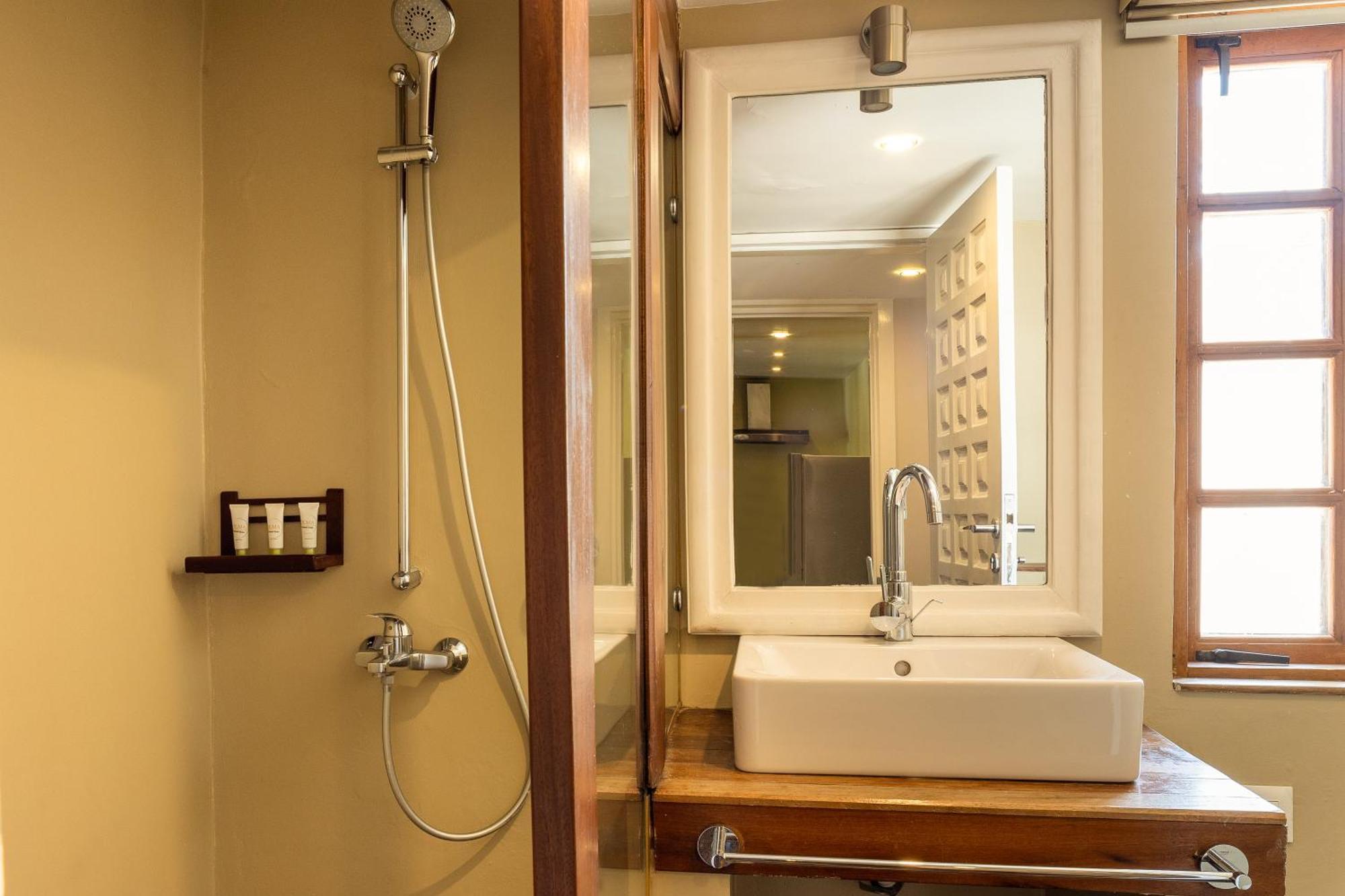Olma Colonial Suites อักกรา ภายนอก รูปภาพ